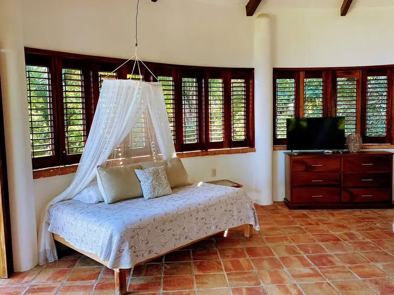 Top-floor king bedroom