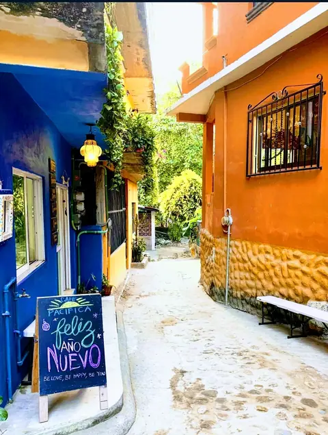 How do you get to the Yelapa waterfalls? The easy walk and the jungle hike